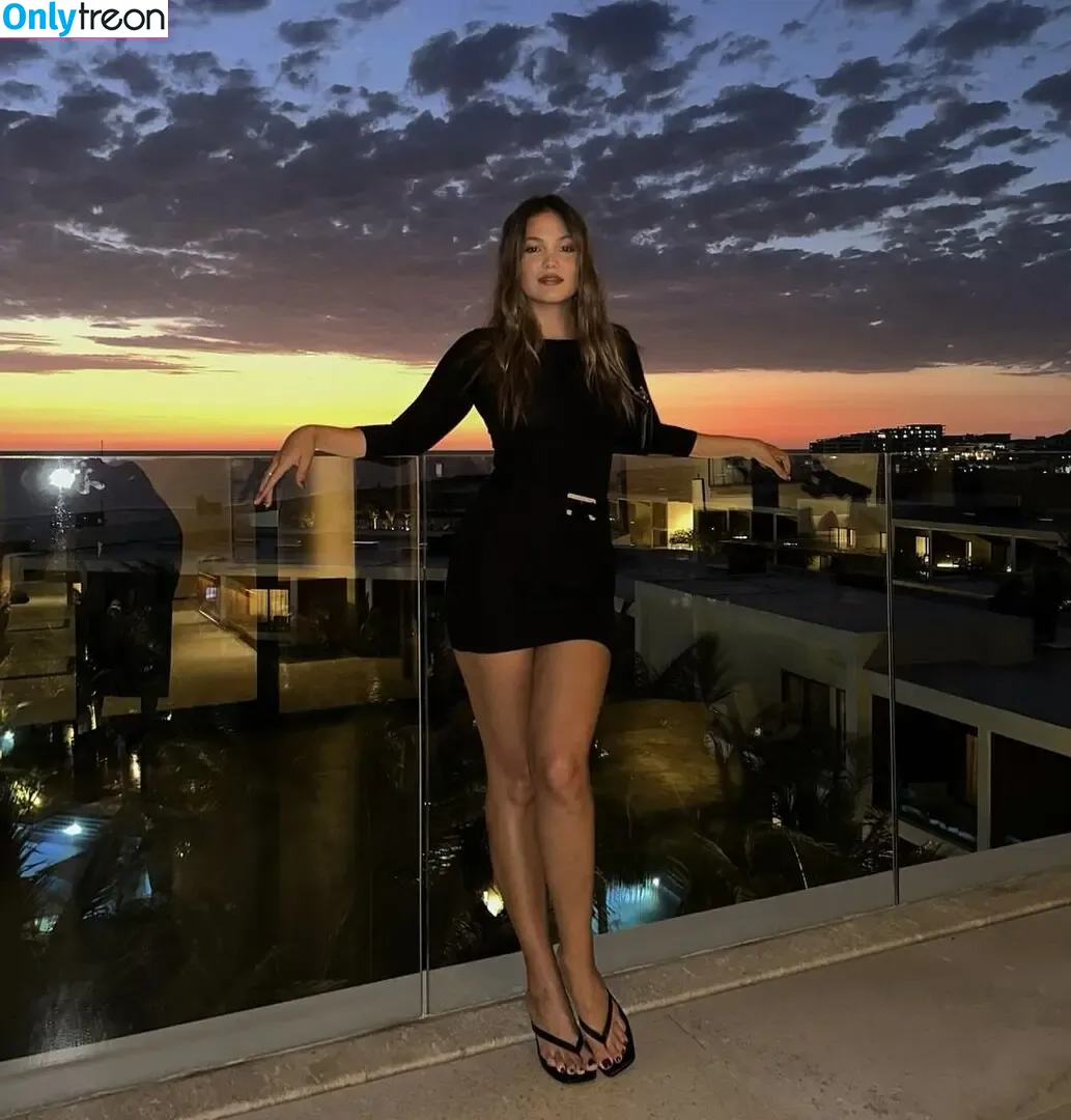 Olivia Holt голая photo #0713 (Non-Nude / Preview / olivia_holt)