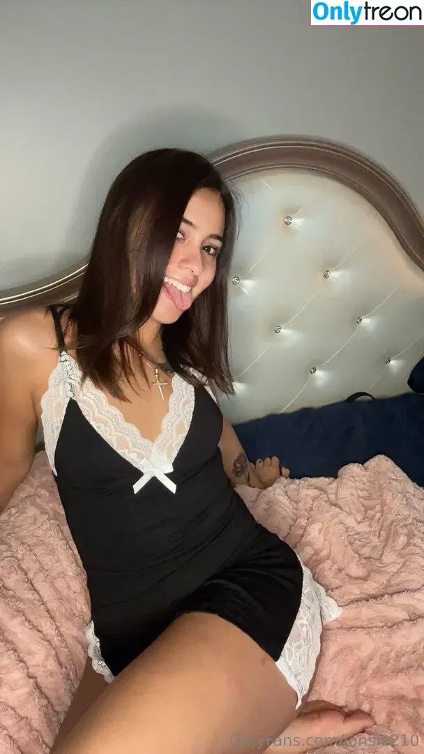 Olivia Jones nude photo #0106 (jonsie210 / oliviaannjones)