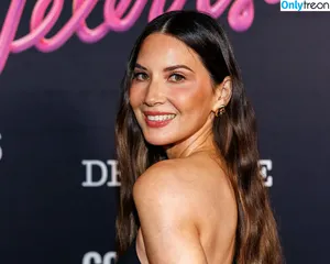 Olivia Munn / oliviamunn nude photo #1082