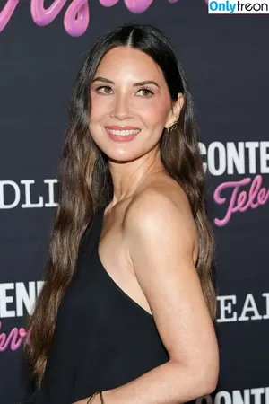 Olivia Munn / oliviamunn nude photo #1093
