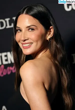 Olivia Munn / oliviamunn nude photo #1094