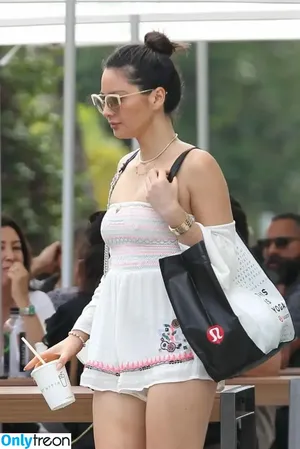 Olivia Munn / oliviamunn nude photo #1108