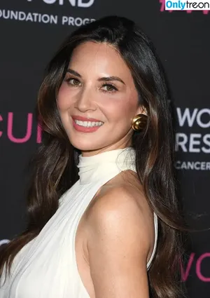 Olivia Munn / oliviamunn nude photo #1136