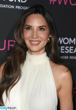 Olivia Munn / oliviamunn nude photo #1138