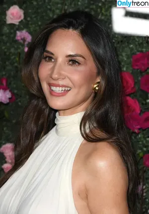 Olivia Munn / oliviamunn nude photo #1141