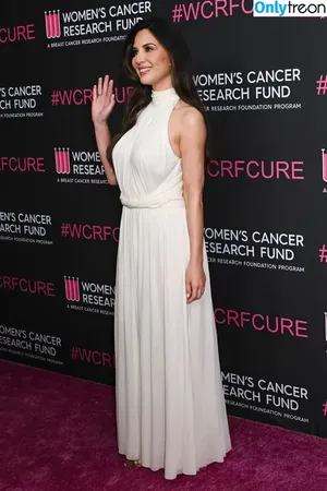 Olivia Munn / oliviamunn nude photo #1145