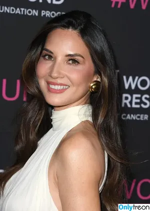 Olivia Munn / oliviamunn nude photo #1149