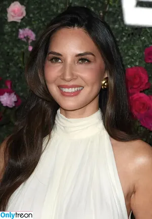Olivia Munn / oliviamunn nude photo #1153