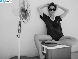 Olivia Munn / oliviamunn nude photo #1197