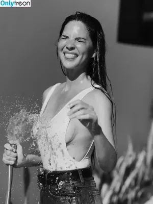 Olivia Munn / oliviamunn nude photo #1203