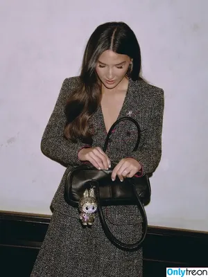 Olivia Munn / oliviamunn nude photo #1217