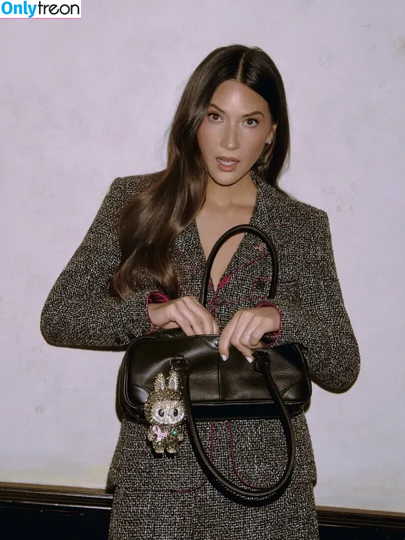 Olivia Munn nude photo #1214 (oliviamunn)