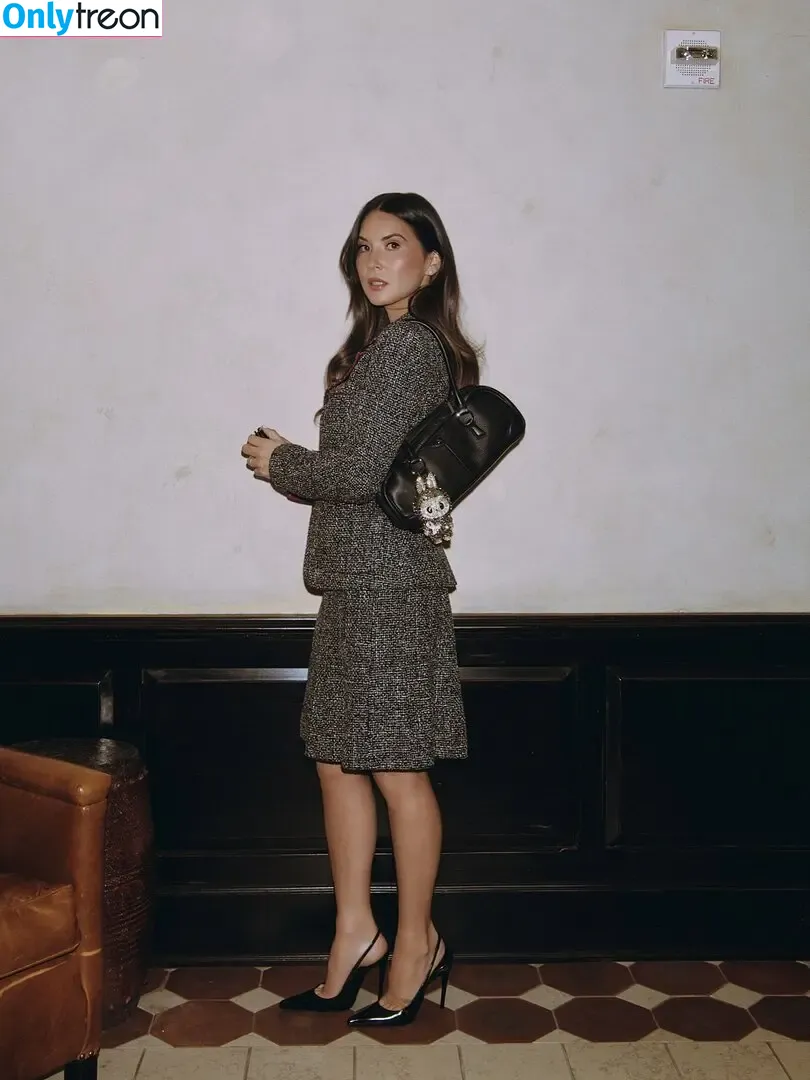 Olivia Munn nude photo #1216 (oliviamunn)