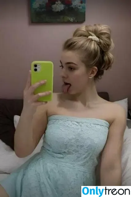 oliviaastar голая photo #0005 (oliviaastar)