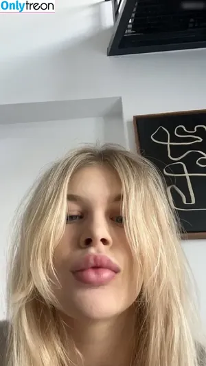  nude photo #0005