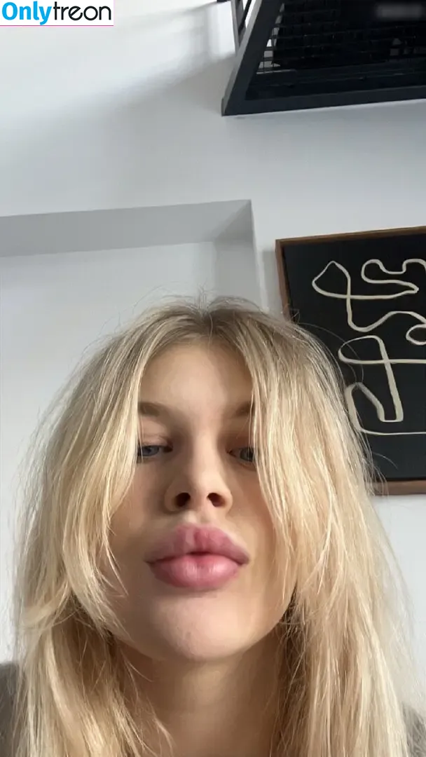 oliviabooh nude photo #0005 (oliviabooh)