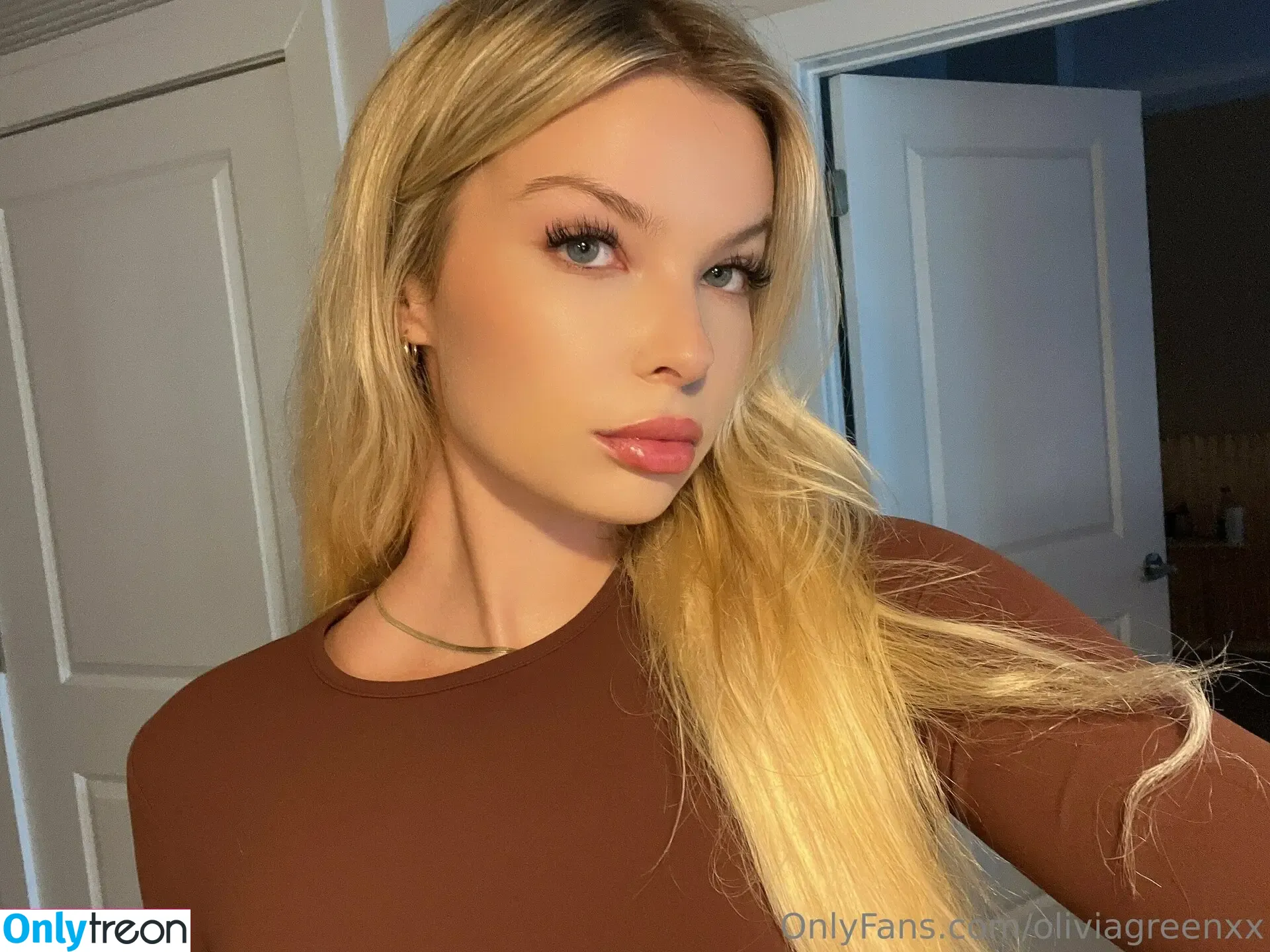 oliviagreenxx nude photo #0027 (oliviagreenx_)