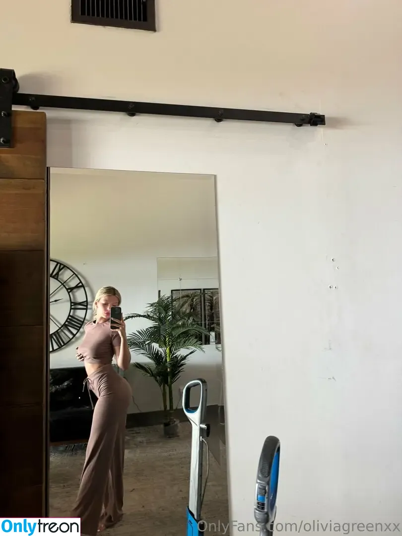 oliviagreenxx nude photo #0065 (oliviagreenx_)