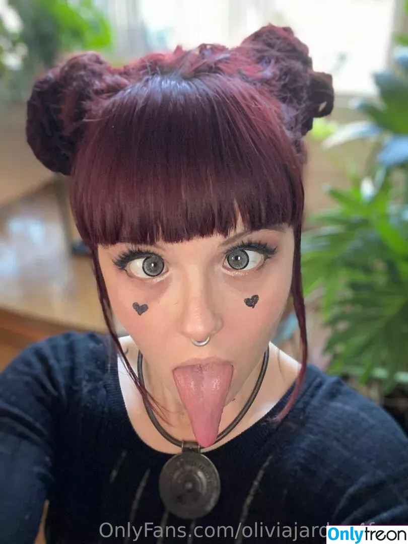 oliviajarden4free nude photo #0001 (peanutbutterandjellyaddict)