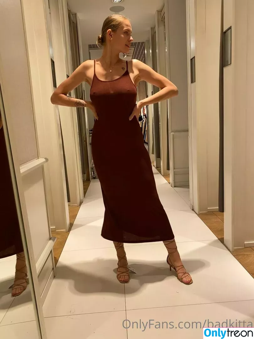 oliviassweetride nude photo #0002 (oliviassweetride)