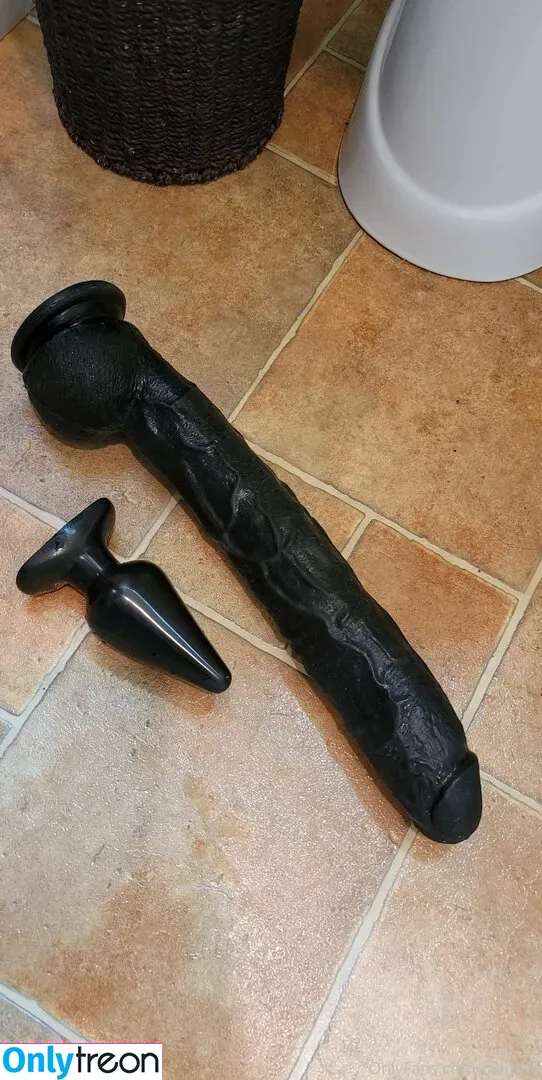 olluther nude photo #0021 (o.l.luther)