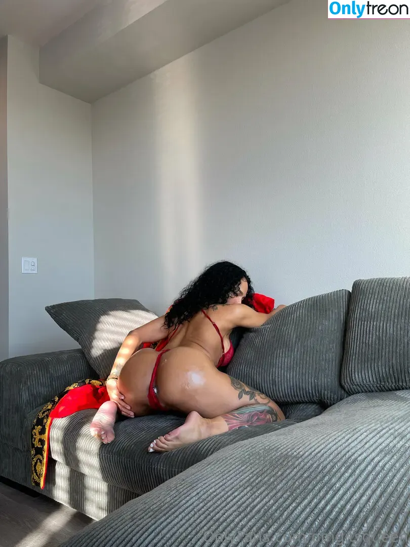 omgitsqueen nude photo #0002 (omg.its.queen)