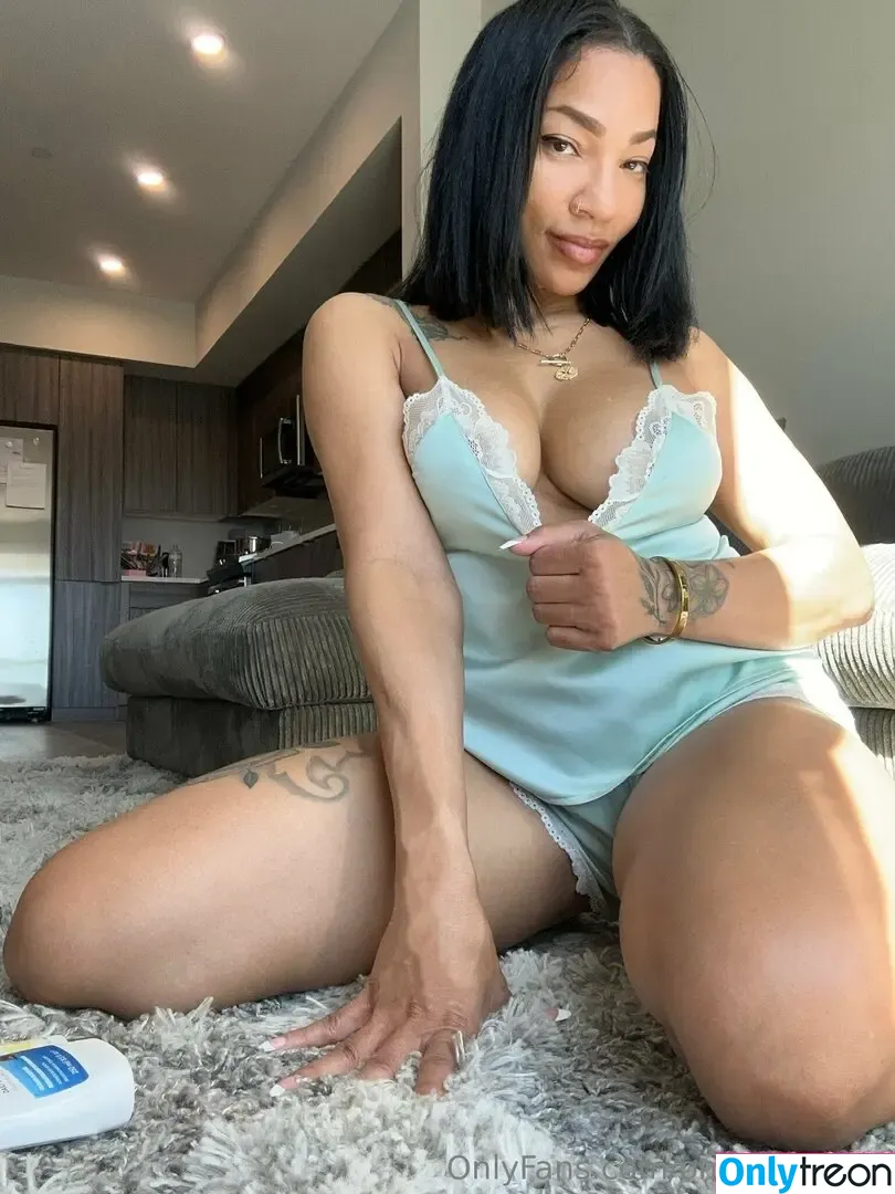 omgitsqueen nude photo #0003 (omg.its.queen)
