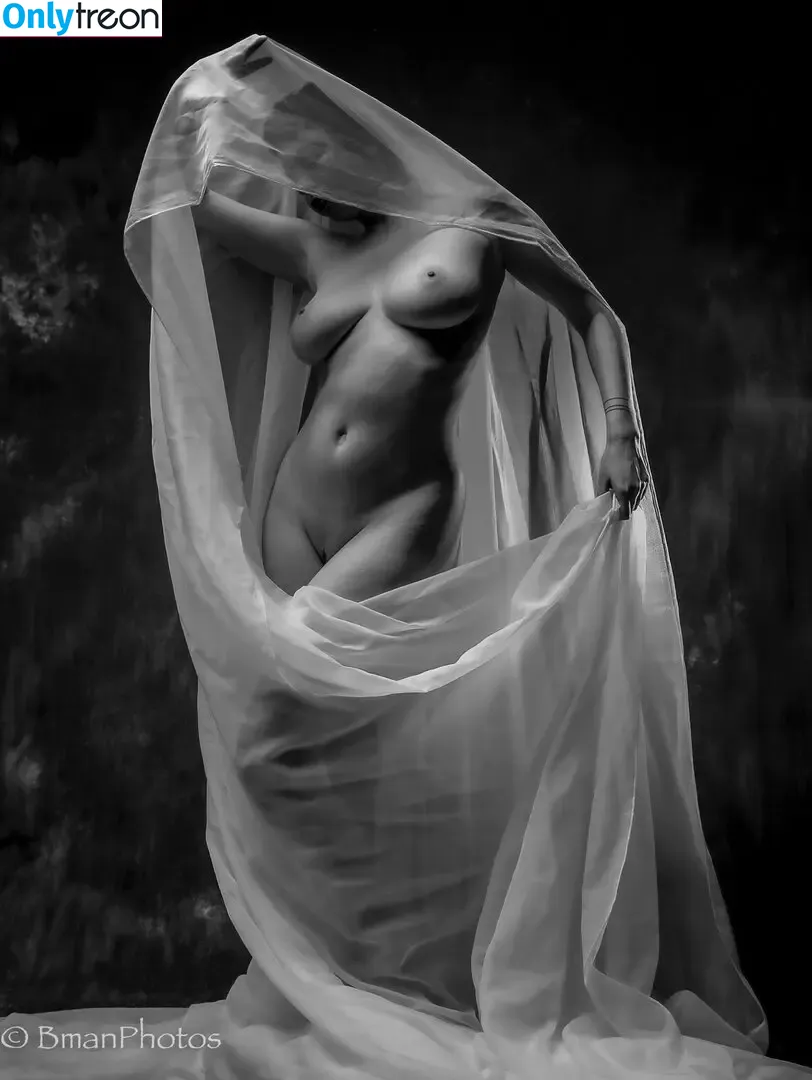 Onekatmalone nude photo #0437 (dfotographer)