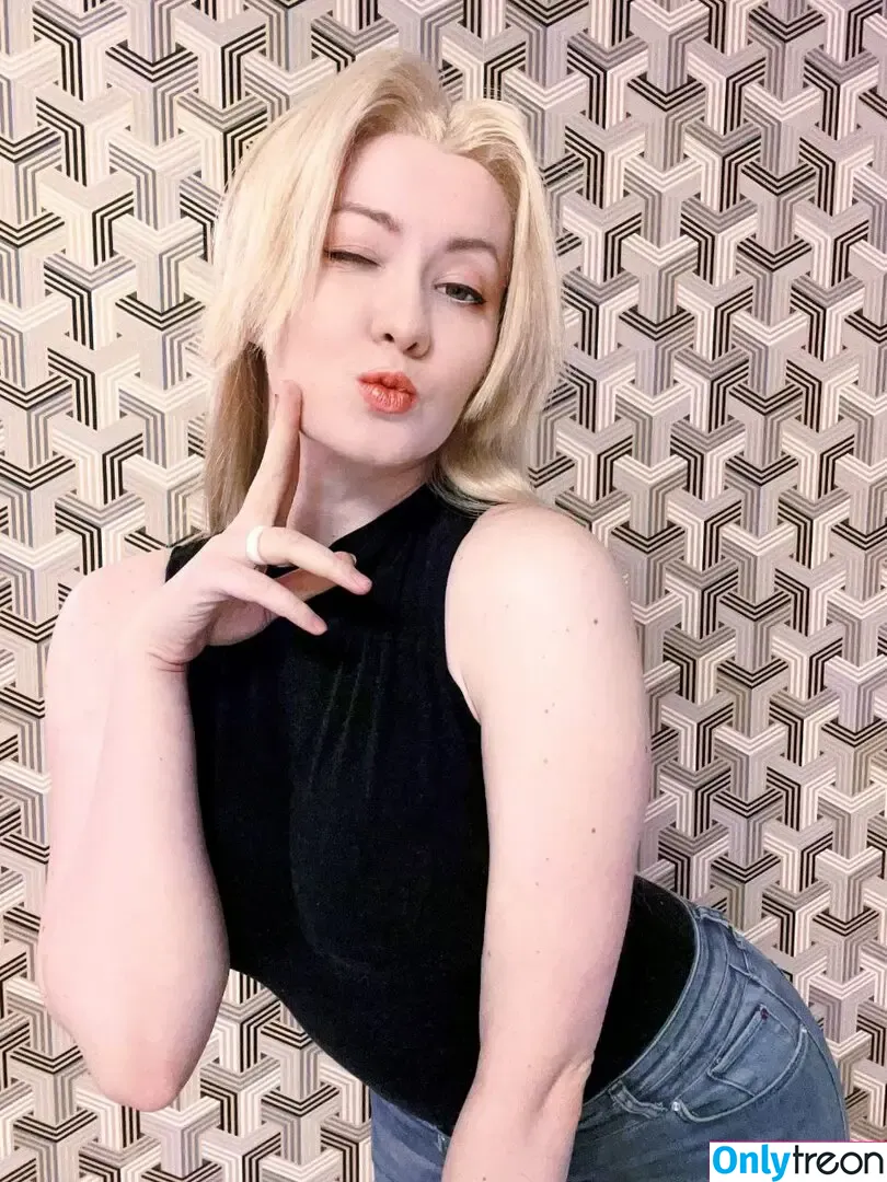 Oniksiya Sofinikum nude photo #1958 (AdamaeOniksiya / nuviponyali / oniksiya_sofinikum / sofinikum)