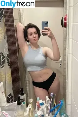 Oniksiya Sofinikum / AdamaeOniksiya / nuviponyali / oniksiya_sofinikum / sofinikum nude photo #2070
