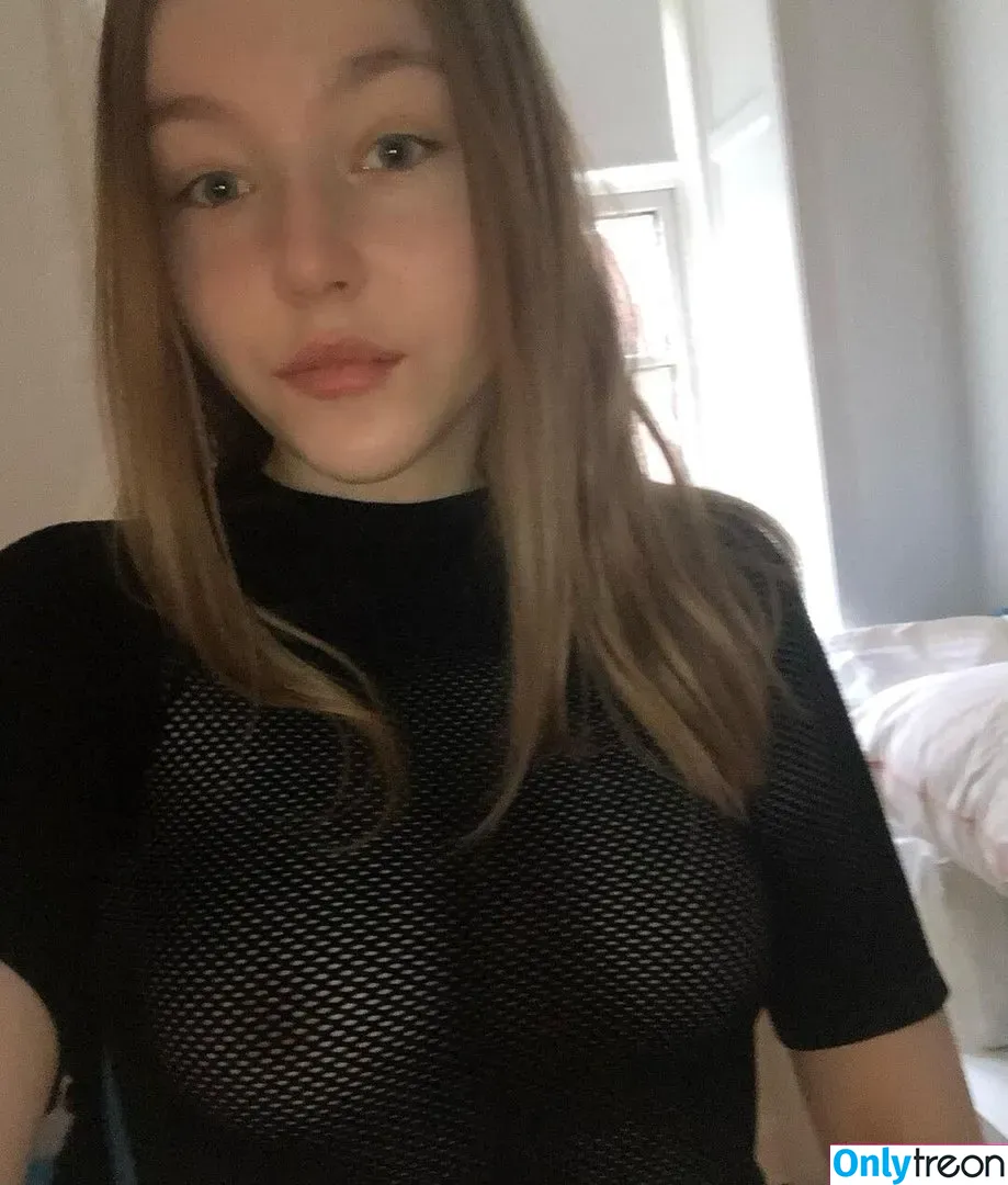 oog2000 nude photo #0006 (onlybabygirl2000)