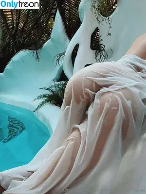  nude photo #0001