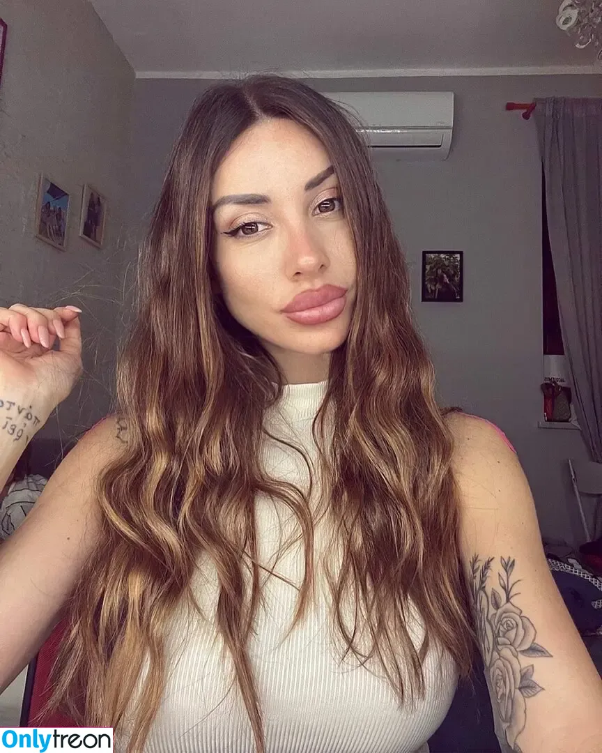 Oriana Tubiolo nude photo #0023 (o_oriana)