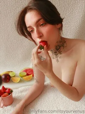 Oriana Valentine / Helvetios / badgalori / itsyourvenus фото голая #0043