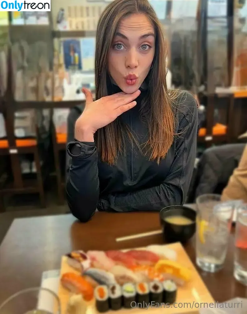 ornellaturri голая photo #0055 (orneeeeeella)