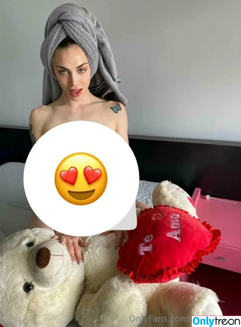 ornellaturri nude photo #0060 (orneeeeeella)