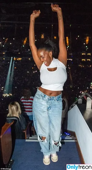 Oti Mabuse / otimabuse nude photo #0021