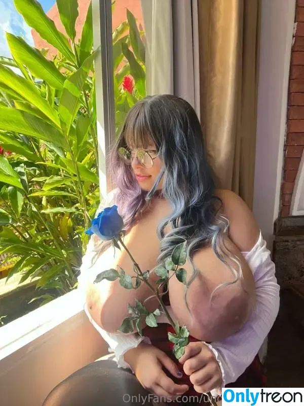 Oyesolosoydani nude photo #0005 (oye_solosoydani)