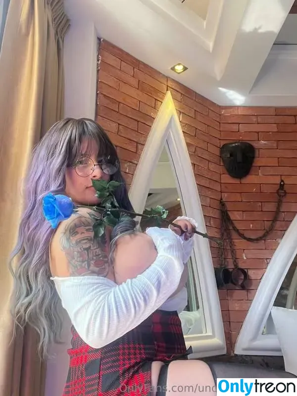 Oyesolosoydani nude photo #0007 (oye_solosoydani)