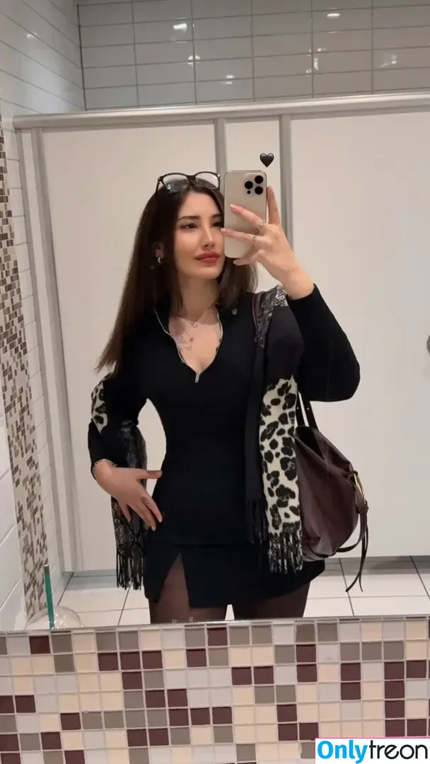 Özge Azunyan nude photo #0050 (ozgis)