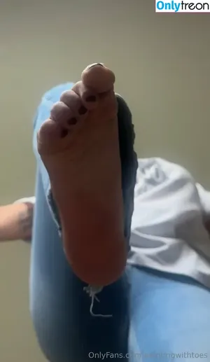 paintingwithtoes / paints_his_toes nude photo #0003