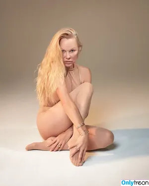 Pamela Anderson / pamelaanderson nude photo #0775