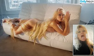Pamela Anderson / pamelaanderson nude photo #0781