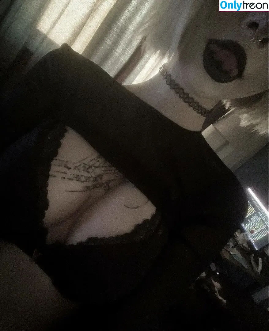 Paradoxy nude photo #0037 (Par4d0xy)
