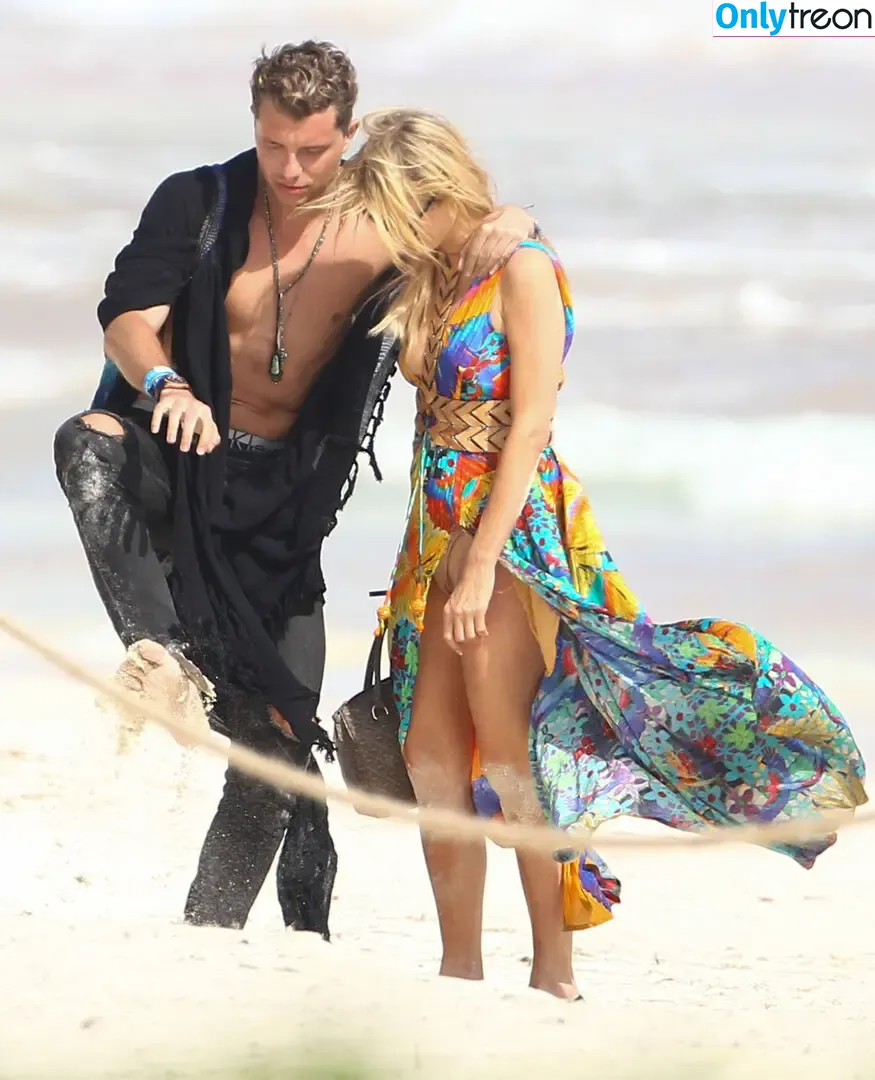 Paris Hilton голая photo #1858 (parishilton)