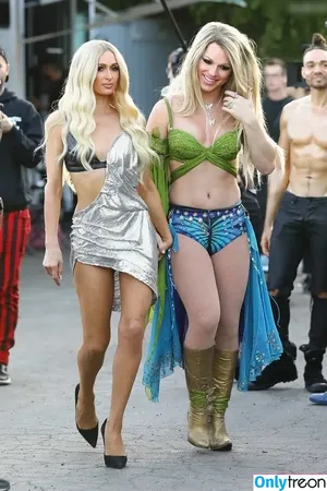 Paris Hilton / parishilton nude photo #2111