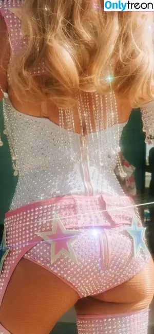 Paris Hilton / parishilton nude photo #2183