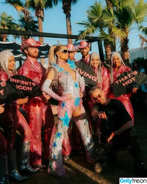 Paris Hilton / parishilton nude photo #2196