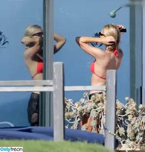 Paris Hilton / parishilton nude photo #2239