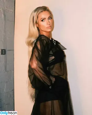 Paris Hilton / parishilton nude photo #2393